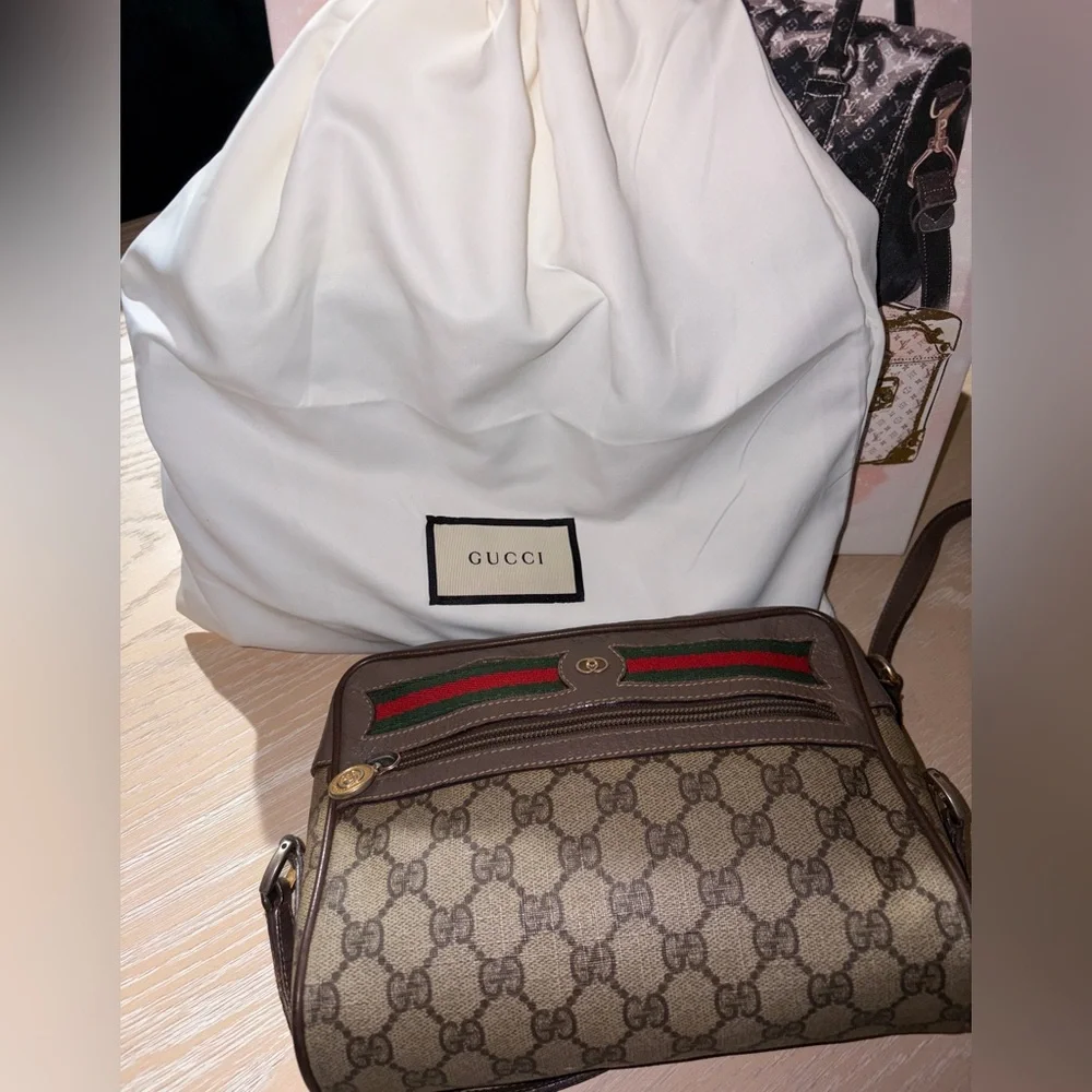 Gucci Vintage Brown and Tan Signature Logo Crossbody Bag EUC with Minor Interior - Picture 2 of 16